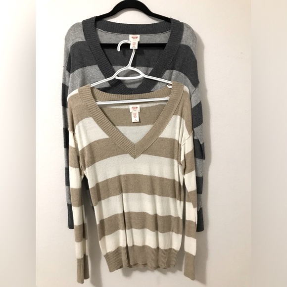 Mossimo Women’s Wool & Angora V-Neck Super Cozy Sweater - Picture 2 of 6